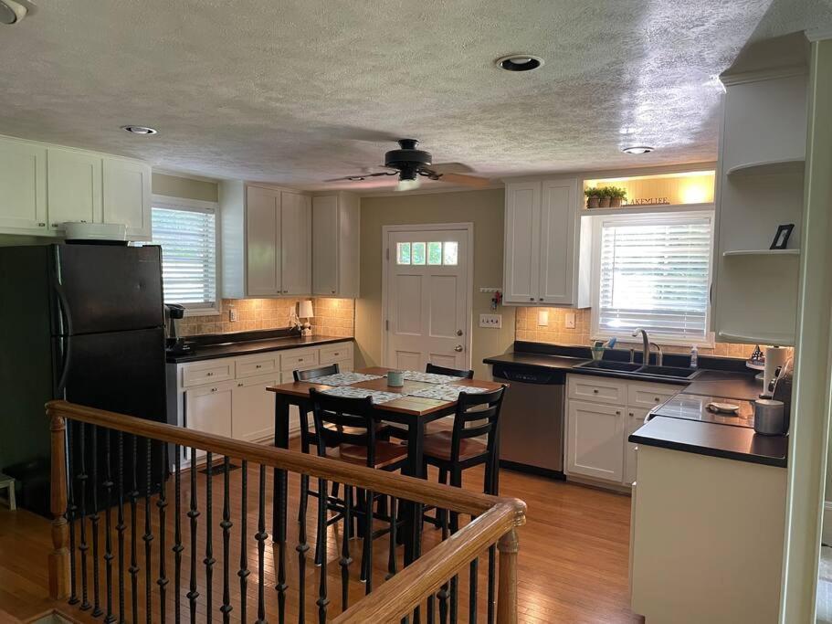 Cozy, Lake Lanier Property With Amazing Views Βίλα Dawsonville Εξωτερικό φωτογραφία